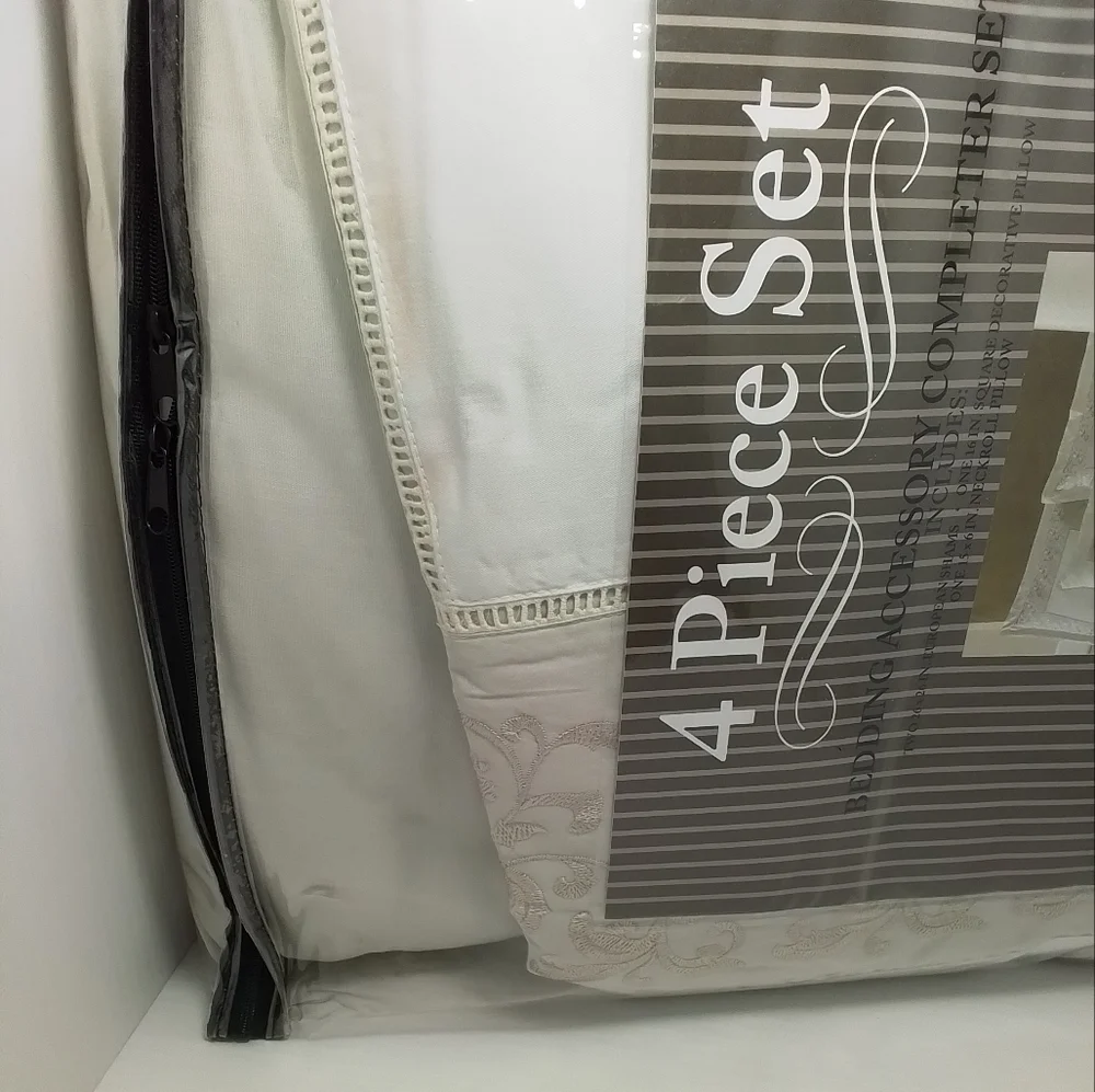 Bedding Accessory 4 Piece Pillow Set NEW